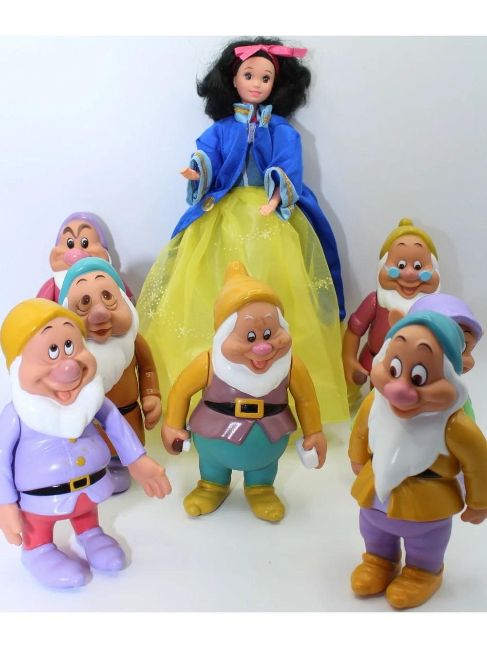 Vintage Disney Snow White and The Seven Dwarfs Complete Set Barbie Doll 8 Pieces